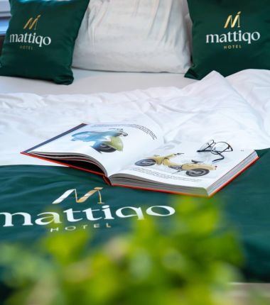 Küchentheke mit Blumen